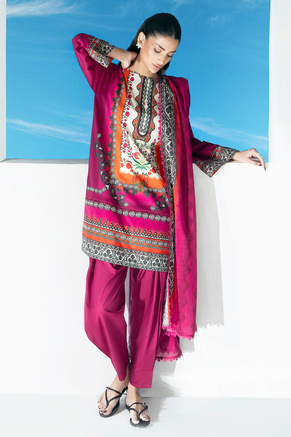 Gul Ahmed IUSTKSD-4024 Emb Lawn 3PCS