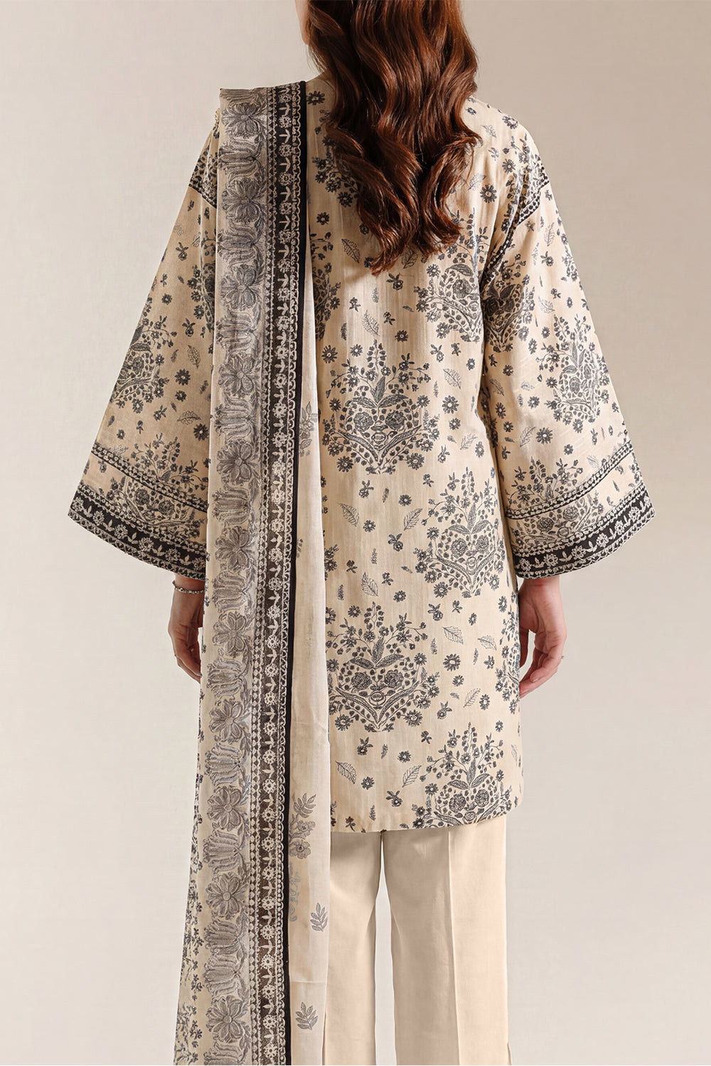 Saya 3 Piece Premium Lawn Collection D.C:U01-26084-P04AW