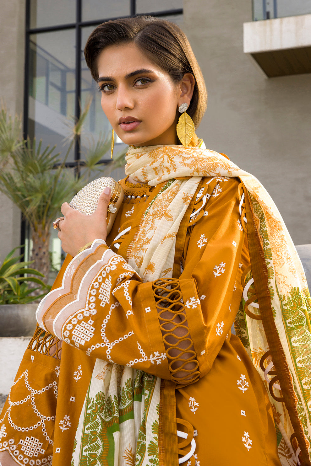 ZELLBURY – Chikankari Collection 🌸
🤎 Soft Brown  🤎