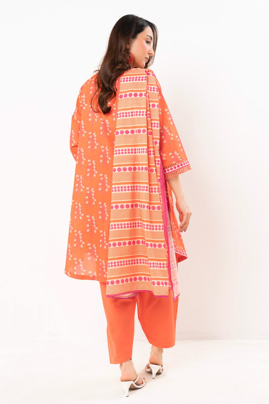 Alkaram Digital Printed Lawn 3 Piece 😉🧡