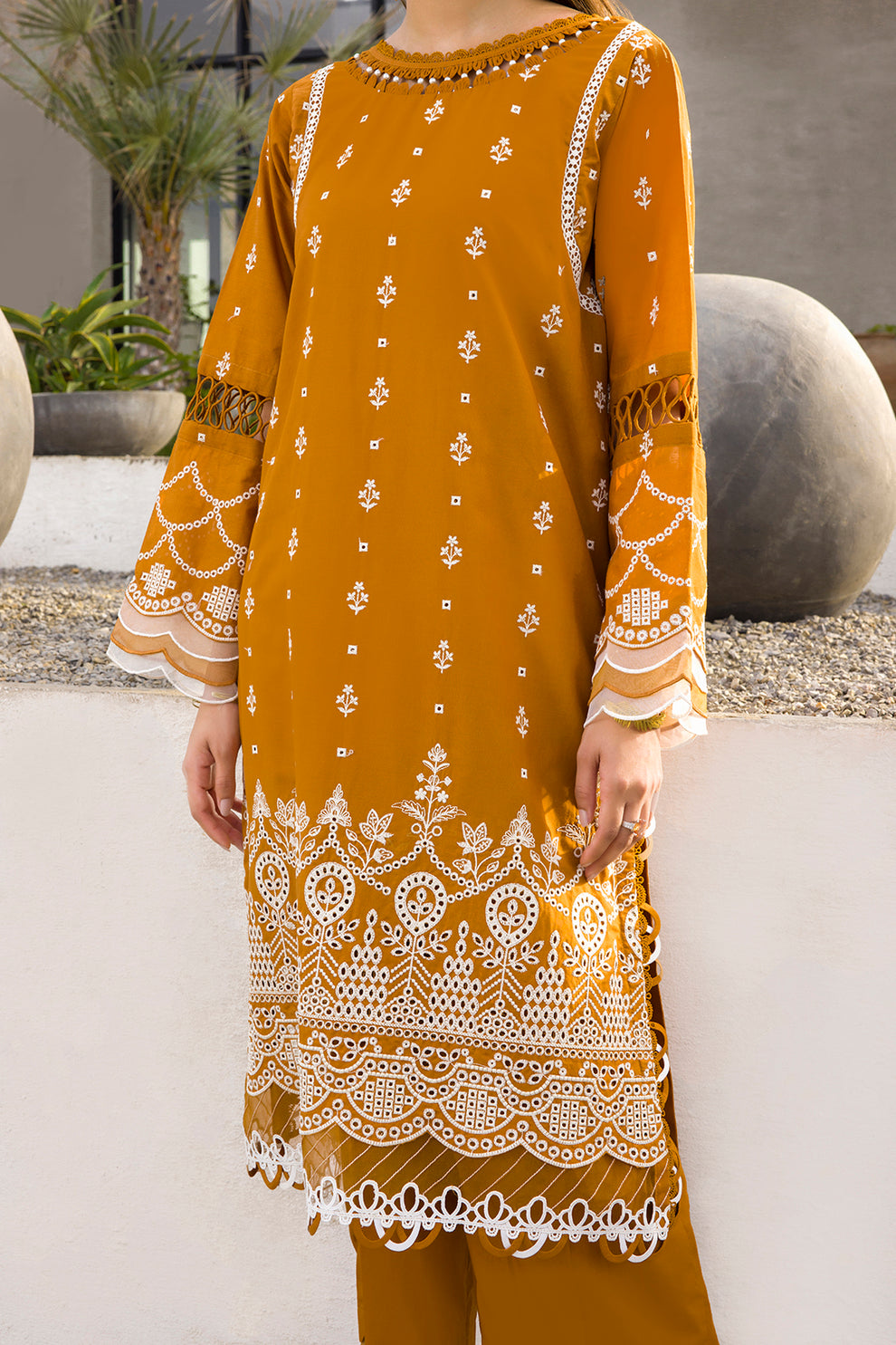 ZELLBURY – Chikankari Collection 🌸
🤎 Soft Brown  🤎