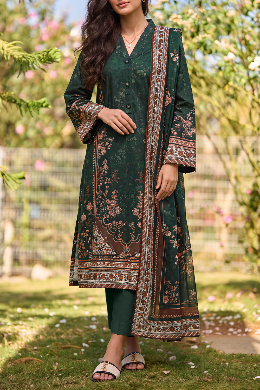 Saya D.C:- U01-26332-P02B - 3 Pcs Printed Lawn