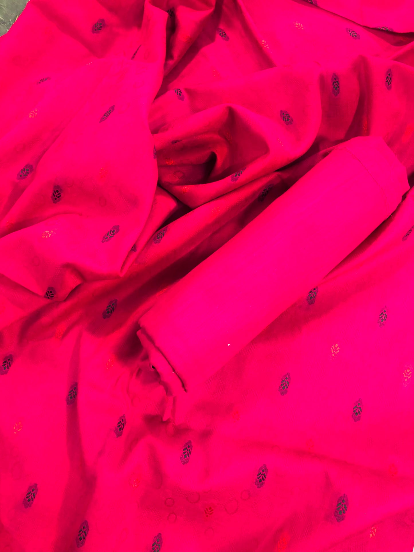 Jacquard Dark Pink Lawn 2 Pcs Collection