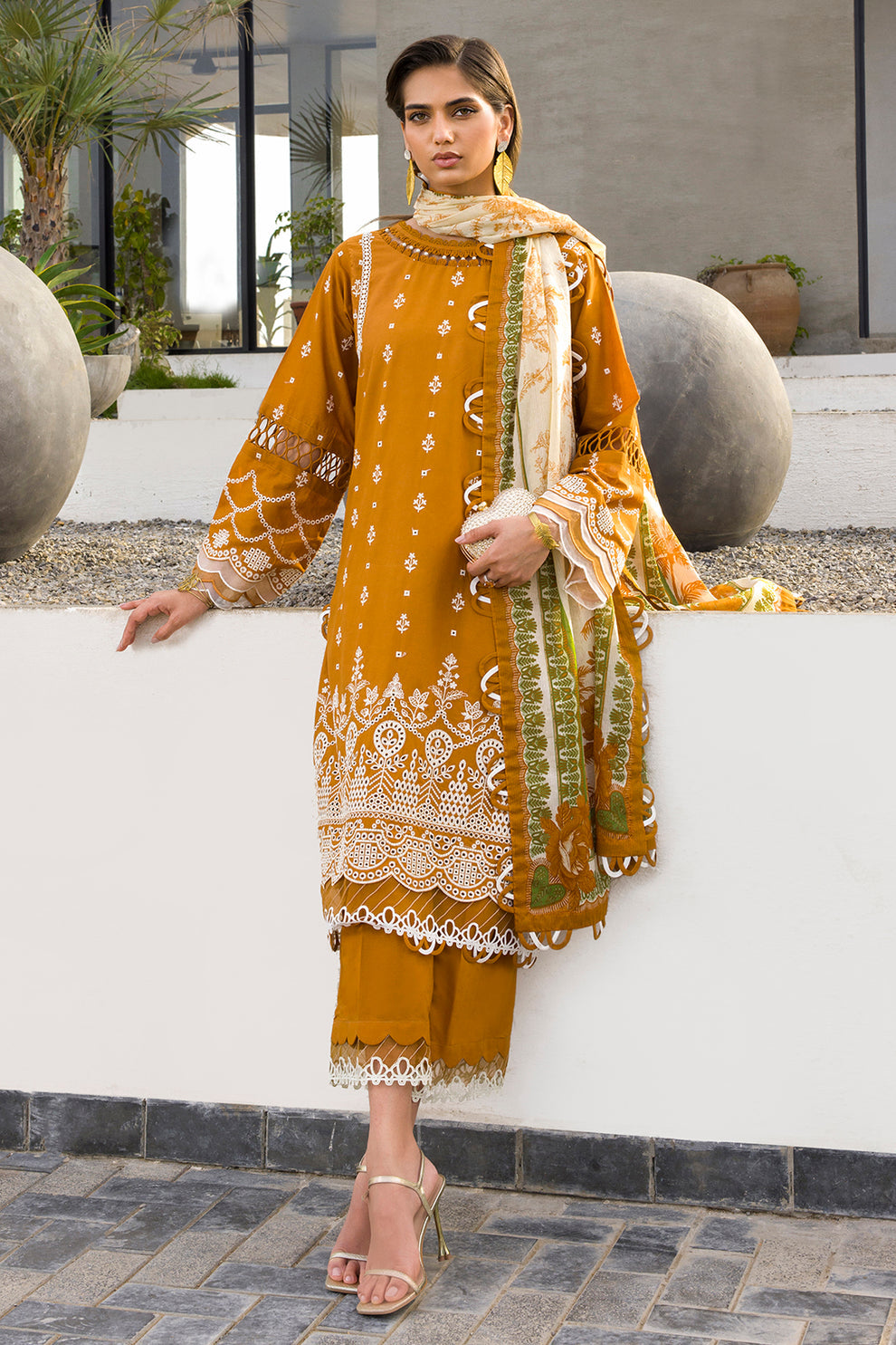 ZELLBURY – Chikankari Collection 🌸
🤎 Soft Brown  🤎