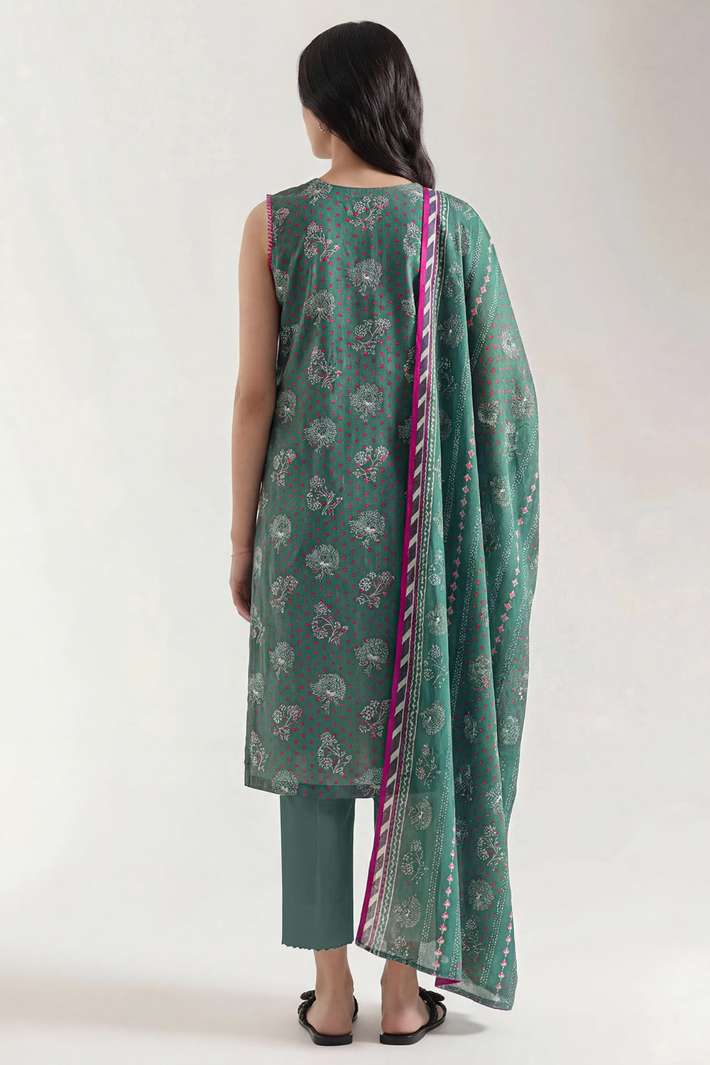 Saya 3 Piece Premium Lawn Collection D.C: U01-26008-P07AW