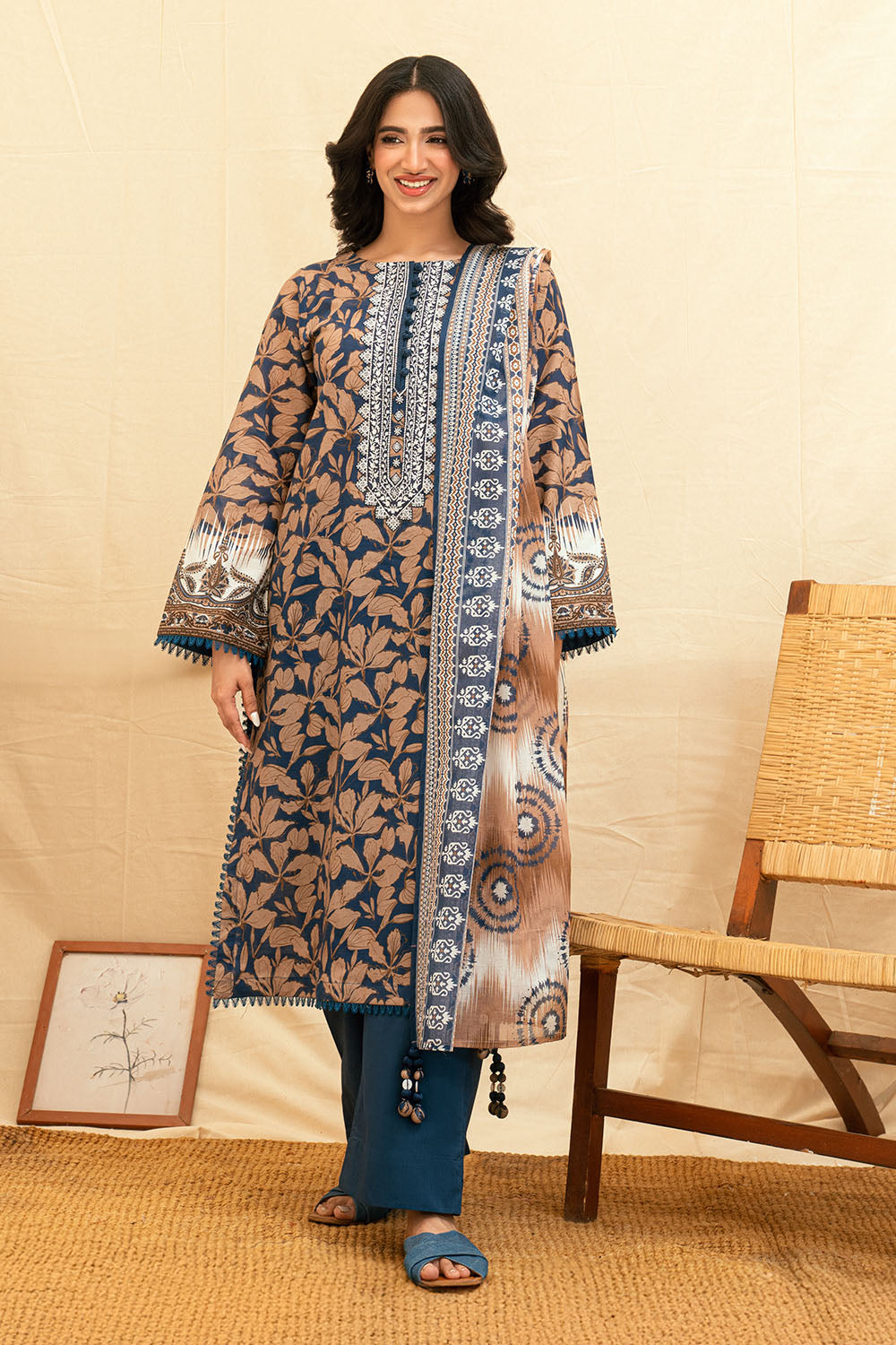 Gul Ahmed IUSTKSD-4115 Emb Lawn 3PCS