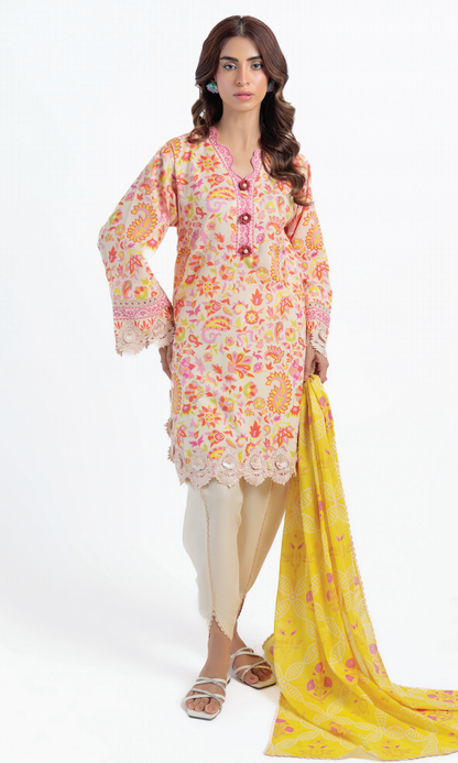 🌸 BONANZA SATRANGI 🌸
✨ Fusion Coral – WSS25P3094 ✨🪄 Unstitched 3 Piece Suit