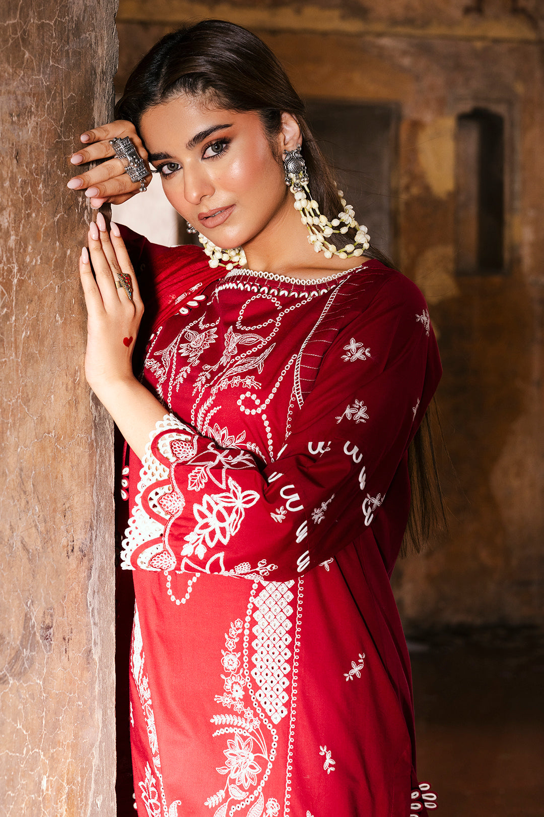 ZELLBURY 🌟 CHIKANKARI RED ELEGANCE – WUS25E30837 🌟