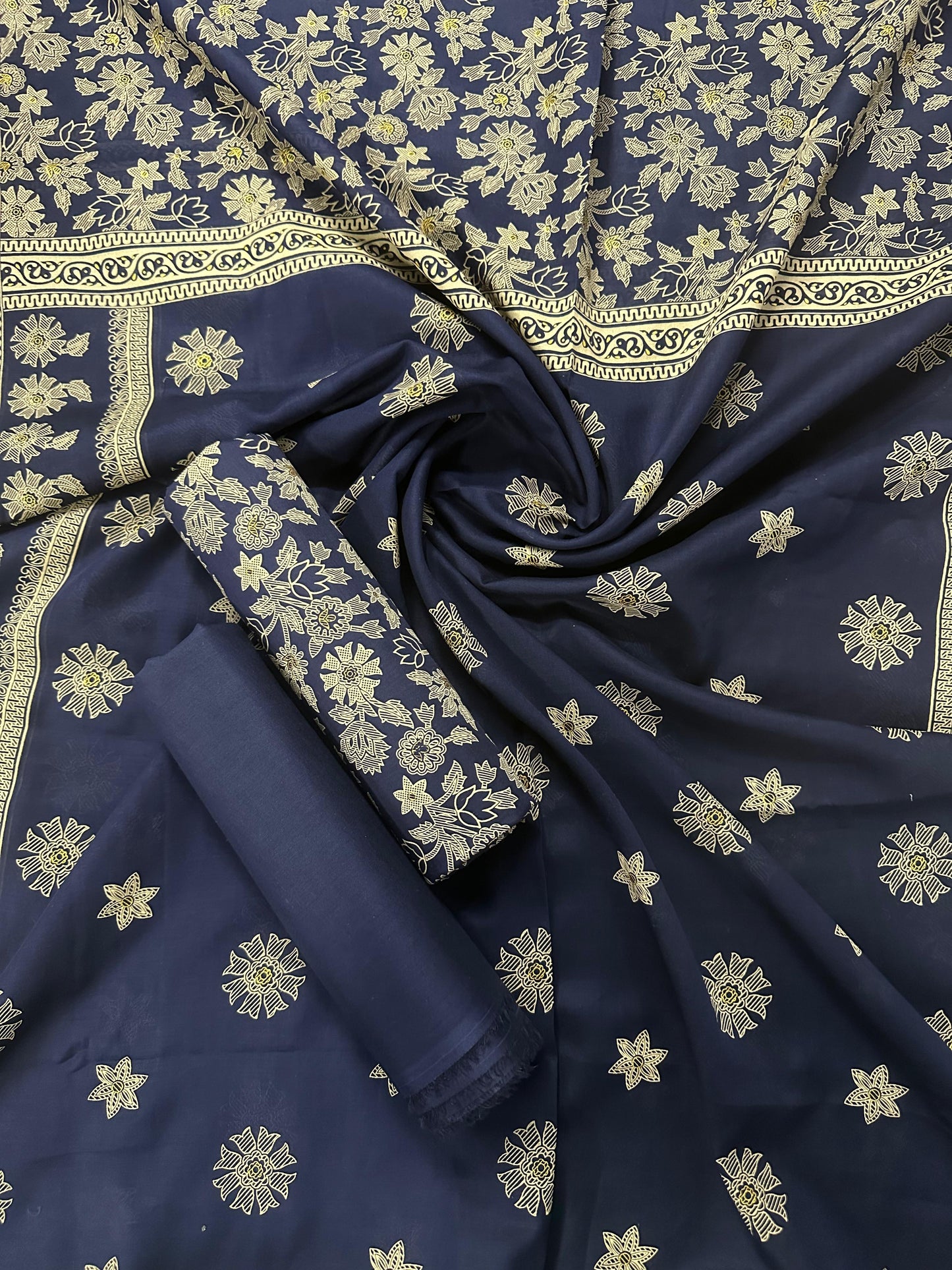 Five Star Classic D-5 – 3PCS Unstitched Lawn Collection