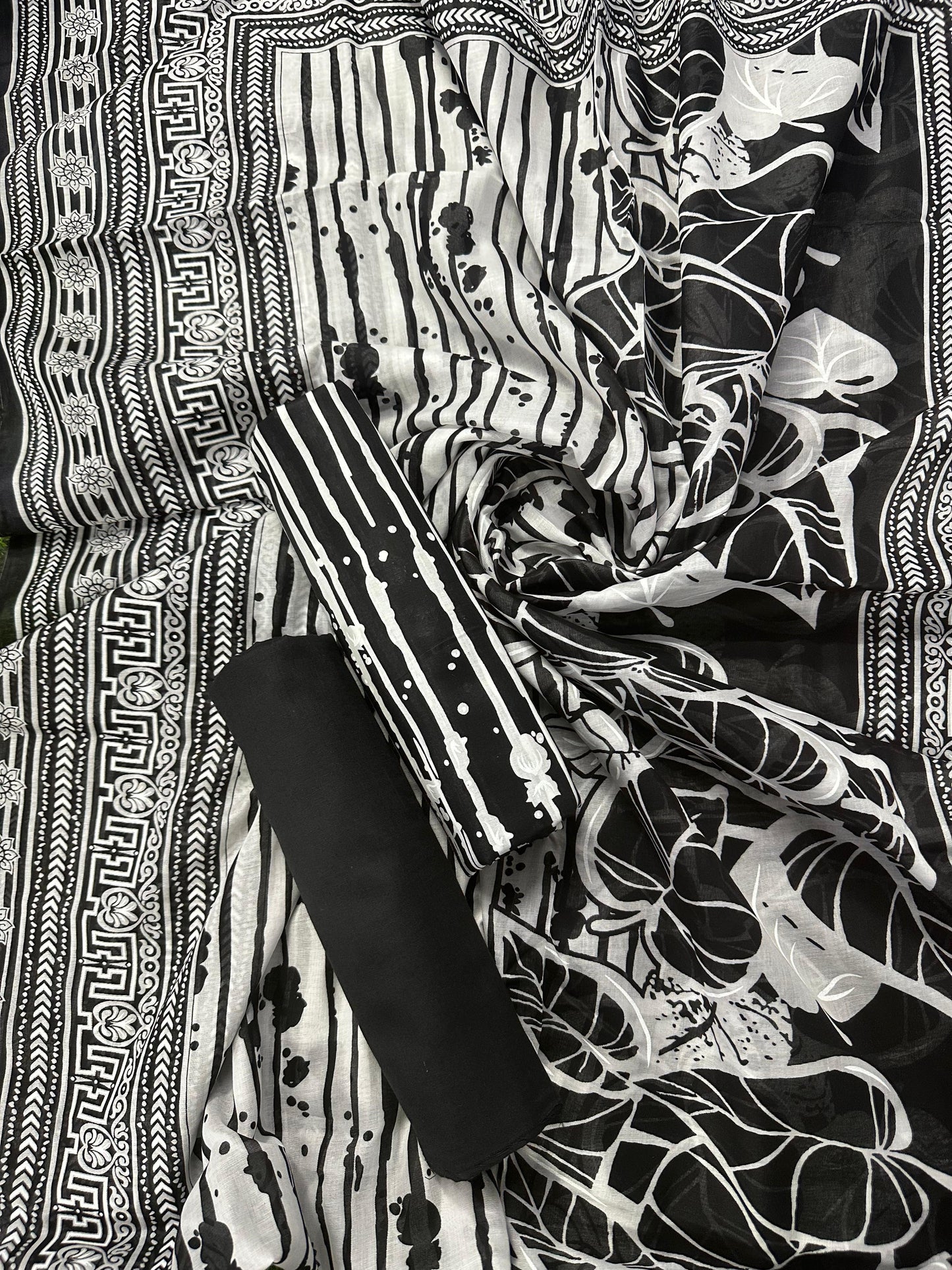 Five Star Classic D-16 – 3PCS Unstitched Lawn Collection