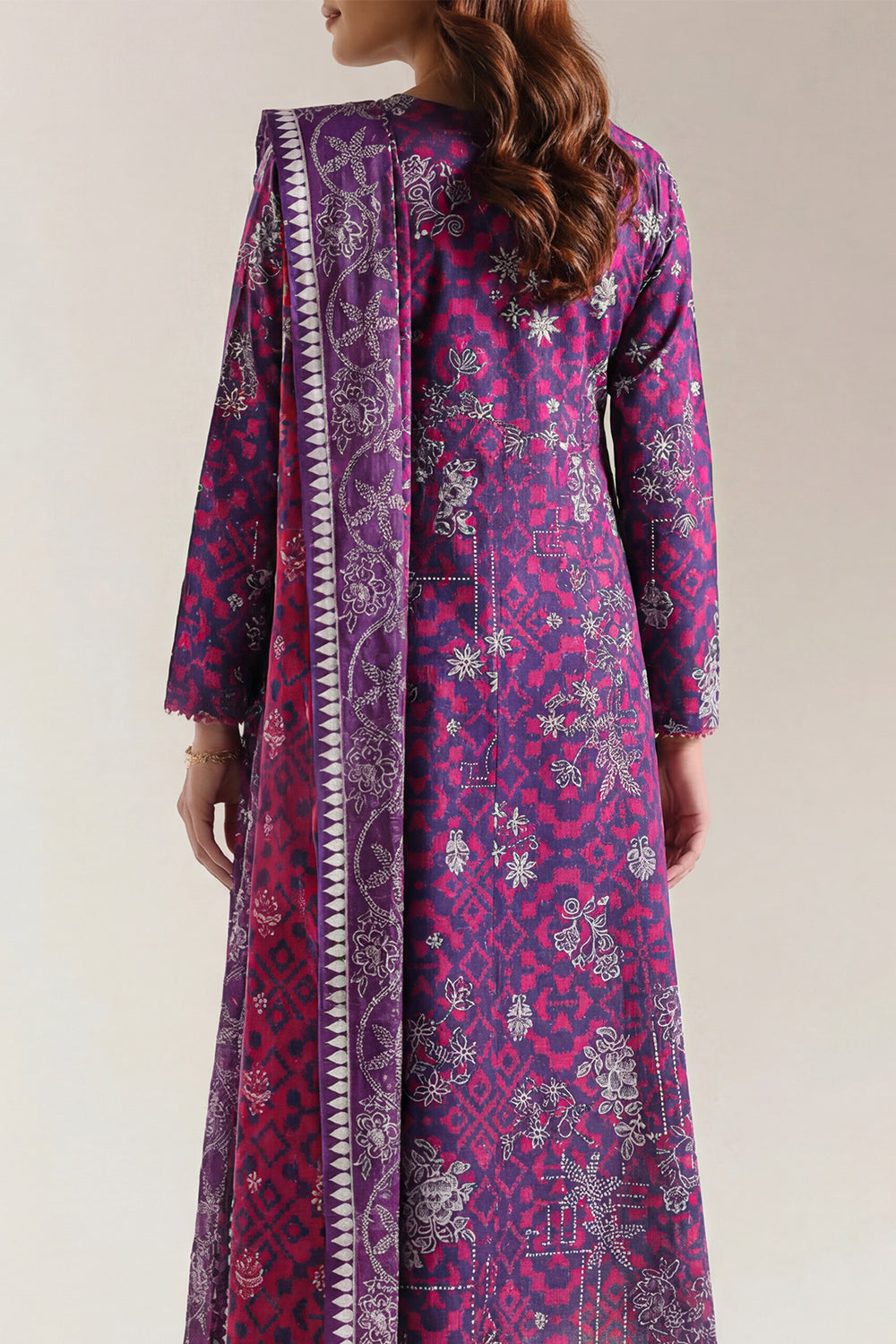 Saya 3 Piece Premium Lawn Collection D.C:U01-26084-P06BW
