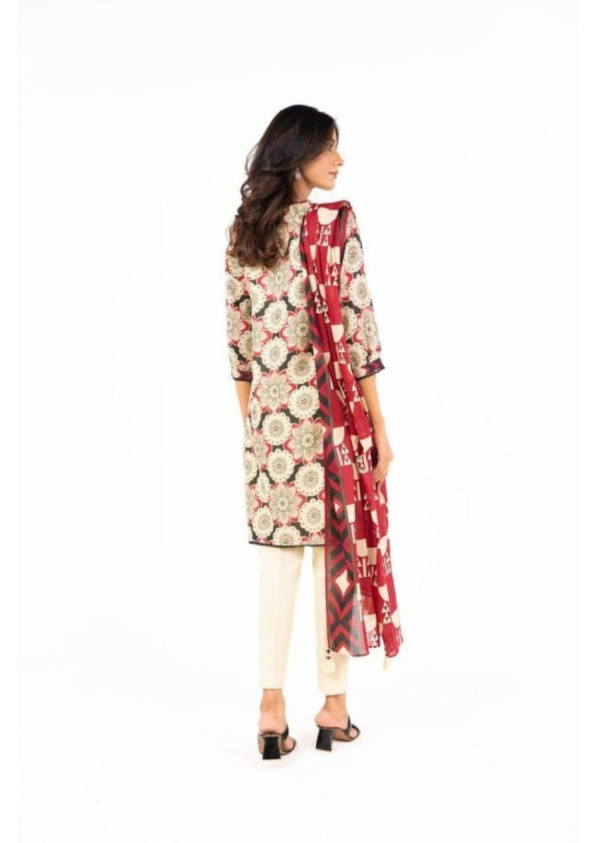 Alkaram Digital Printed Lawn 3 Piece 😉🧡