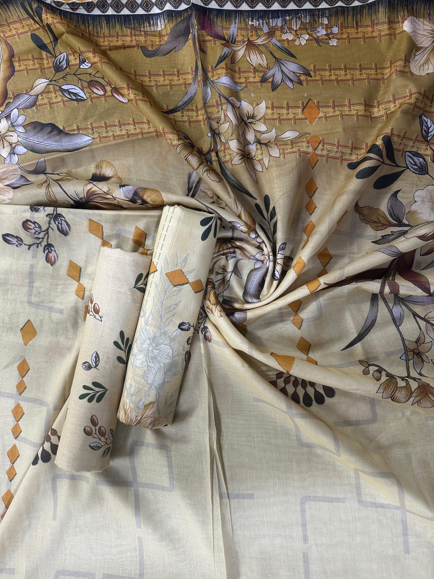 Five Star Classic D-44 – 3PCS Unstitched Lawn Collection