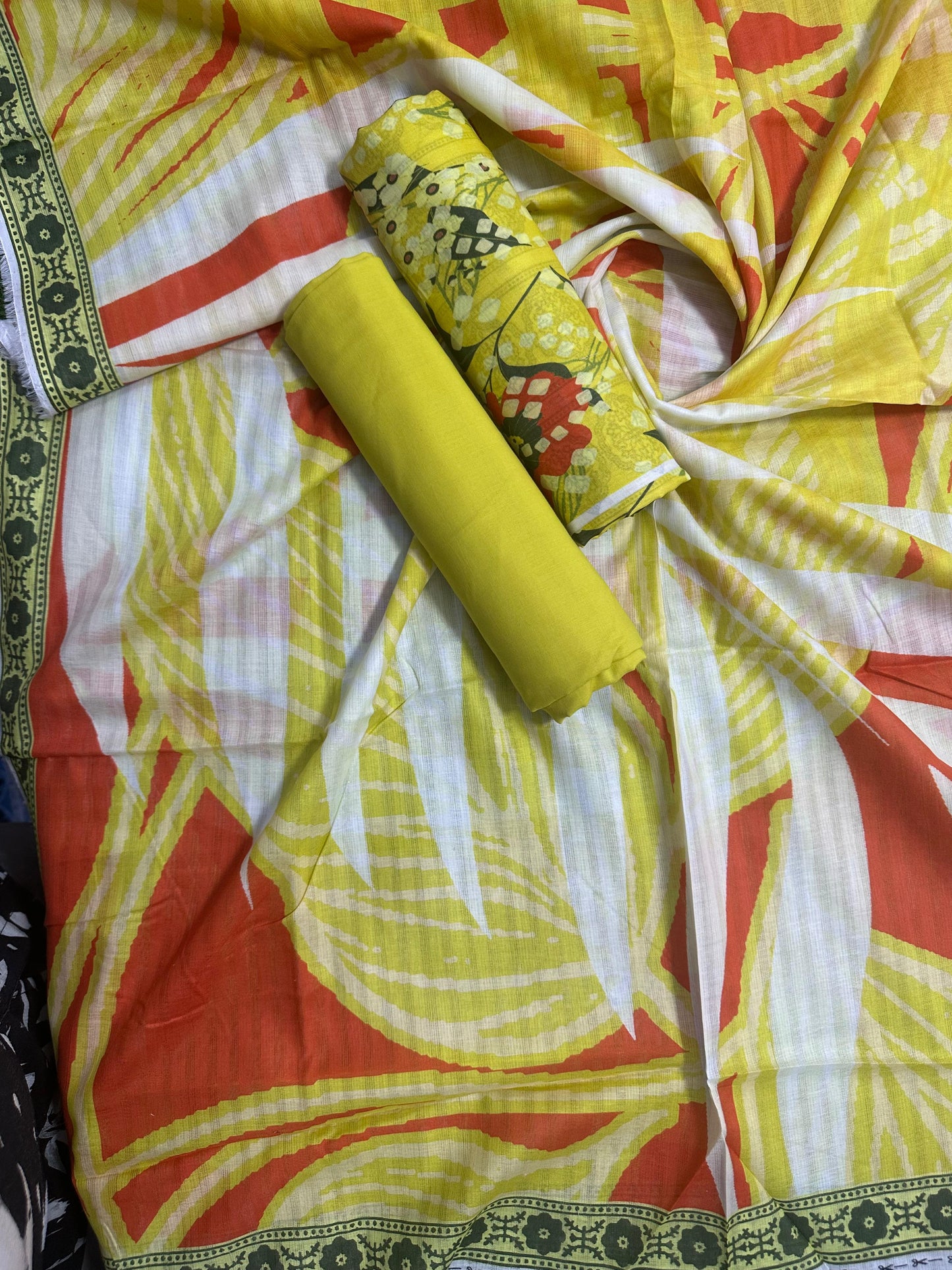 ZAMAN D-13 PRINTED UNSTITCHED 3PCS COLLECTION