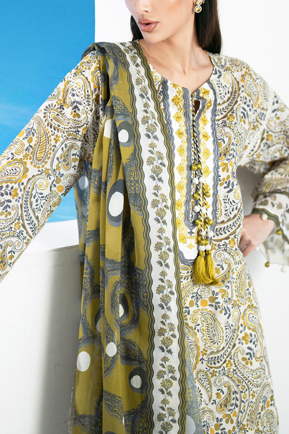 Gul Ahmed IUSTKSD-4020 Emb Lawn 3PCS