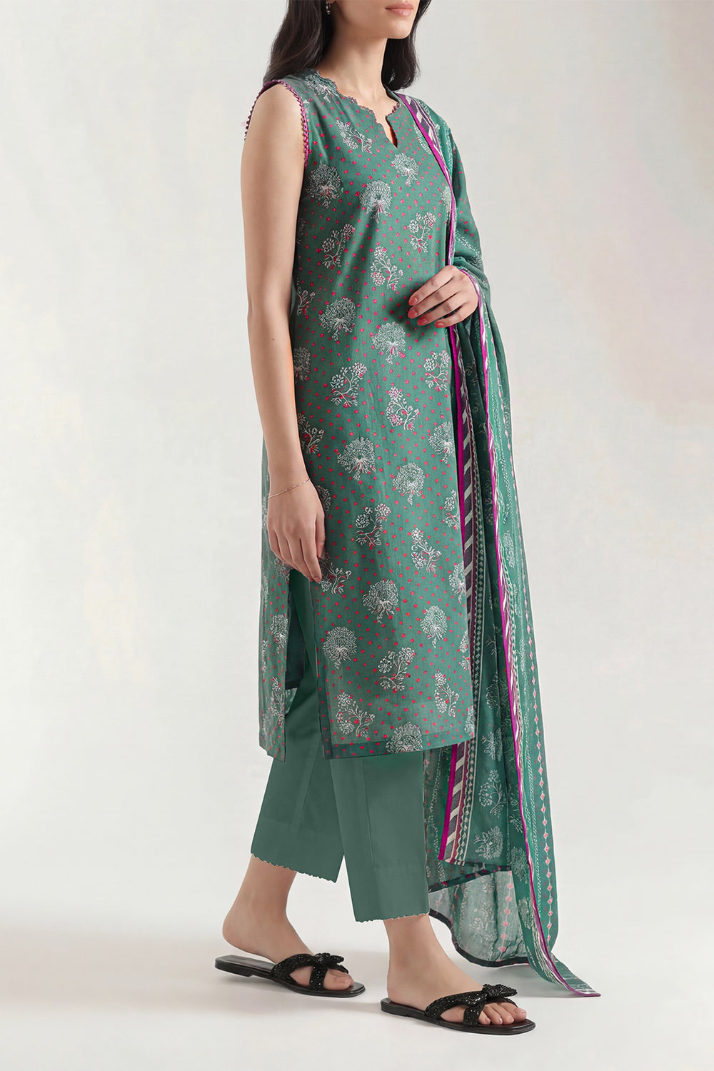 Saya 3 Piece Premium Lawn Collection D.C: U01-26008-P07AW